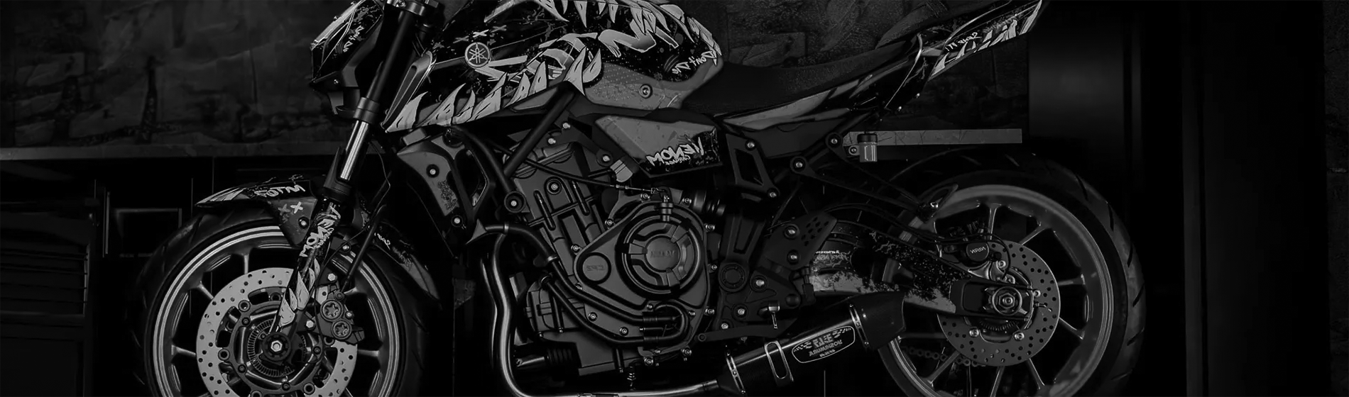 Total covering moto