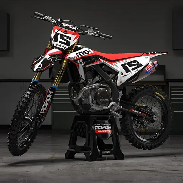 Total covering moto