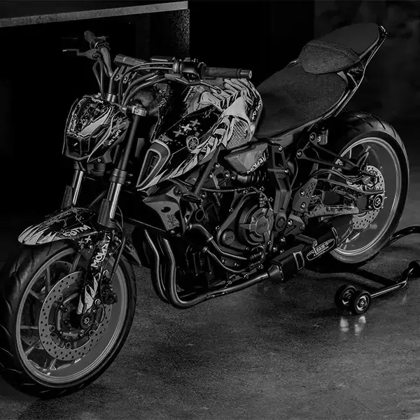 Covering moto chrome